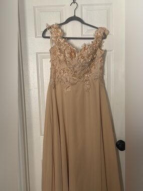 Chicas Champagne Floral Appliqué Prom Gown